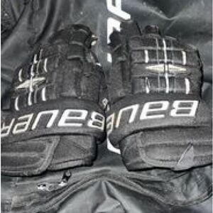 Hockey gloves